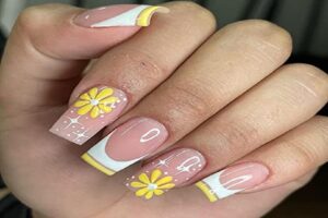 uñas francesas con flores elegantes